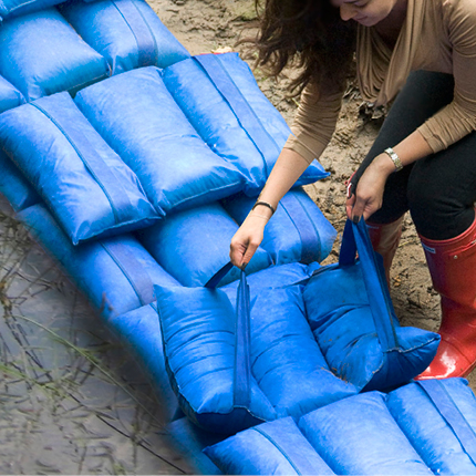 Hydrosack sandless flood bag to prevent flooding