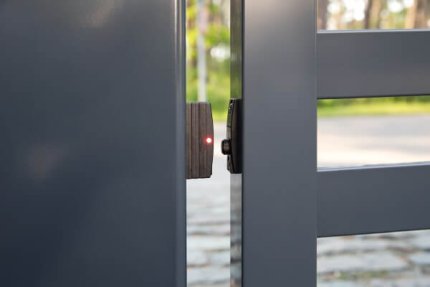 Locinox GATESWITCH, Position Detection Set for Gates - Stand Alone, Application
